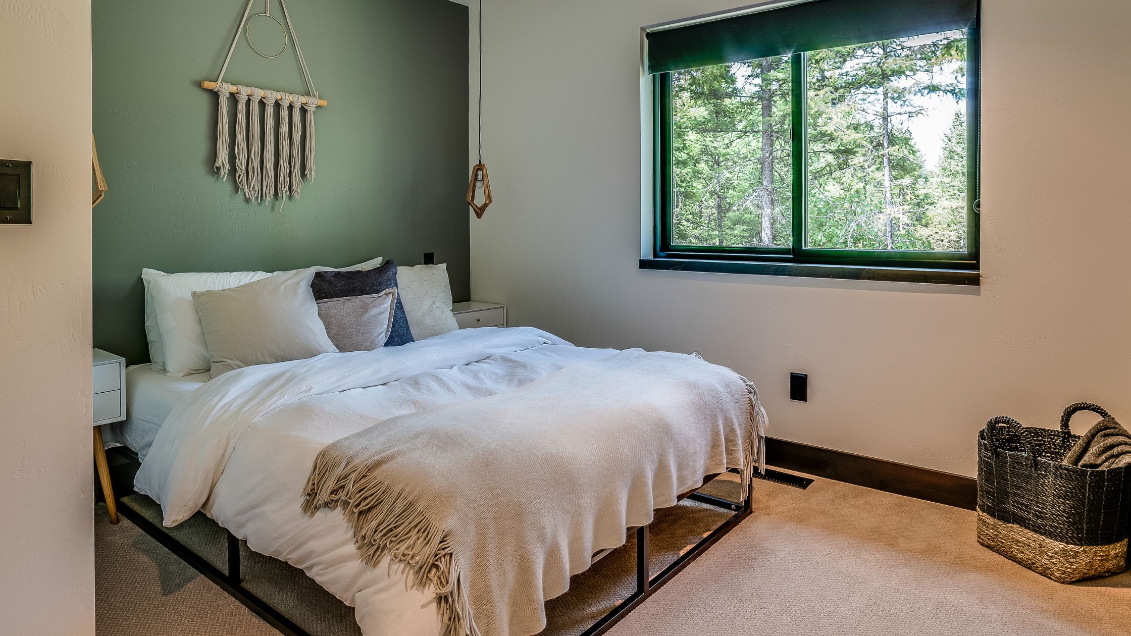 How to Select the Perfect Accent Wall Color for Your Living Room ...